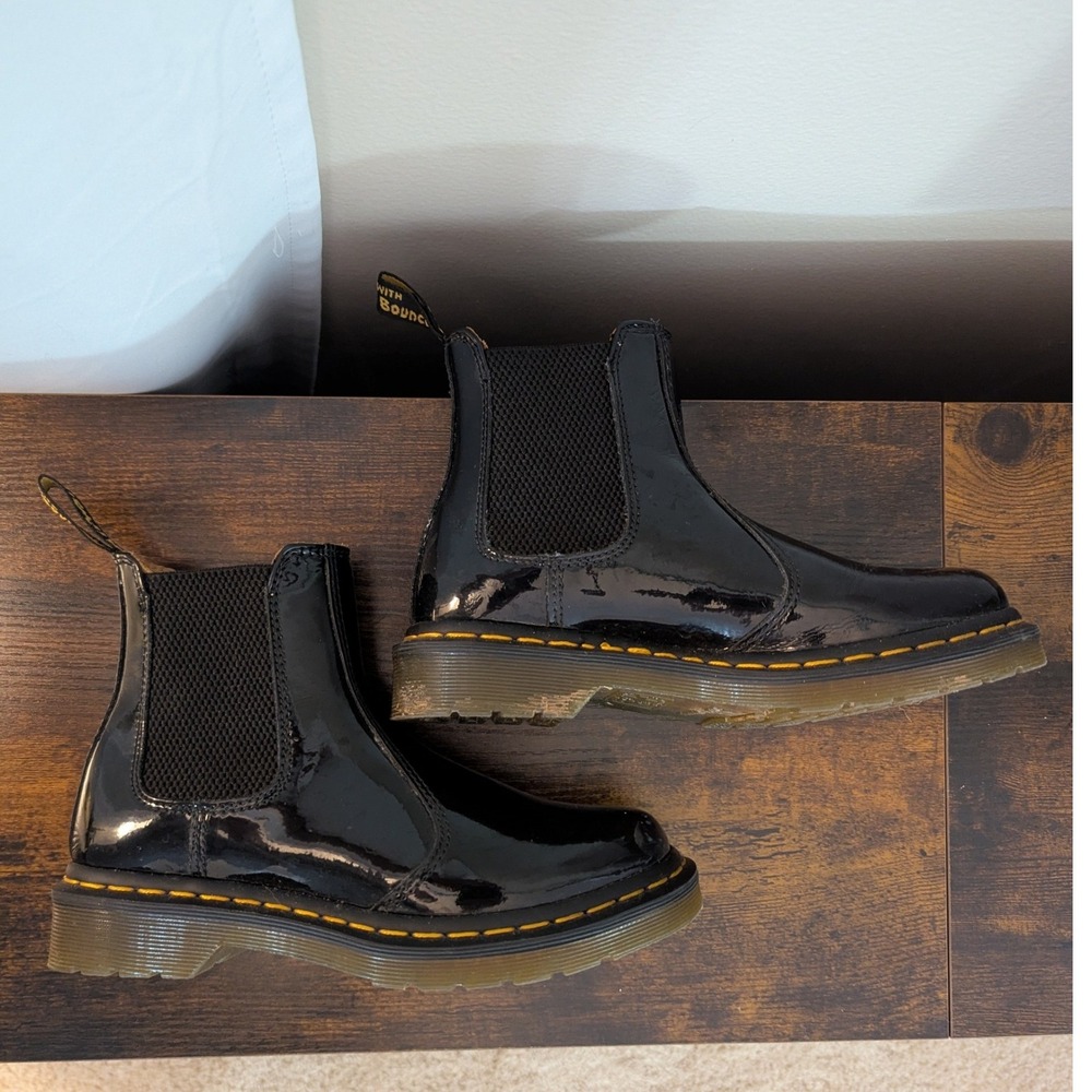 Dr. Martens 2976 Black Patent Lamper Chelsea Boots Women 6 US L EU 37 UK 4 - Picture 6 of 9
